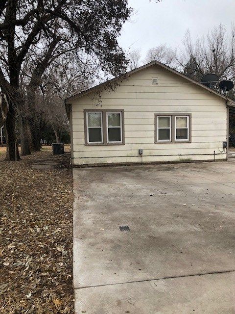 716 E 58th St S, Wichita, KS 67216