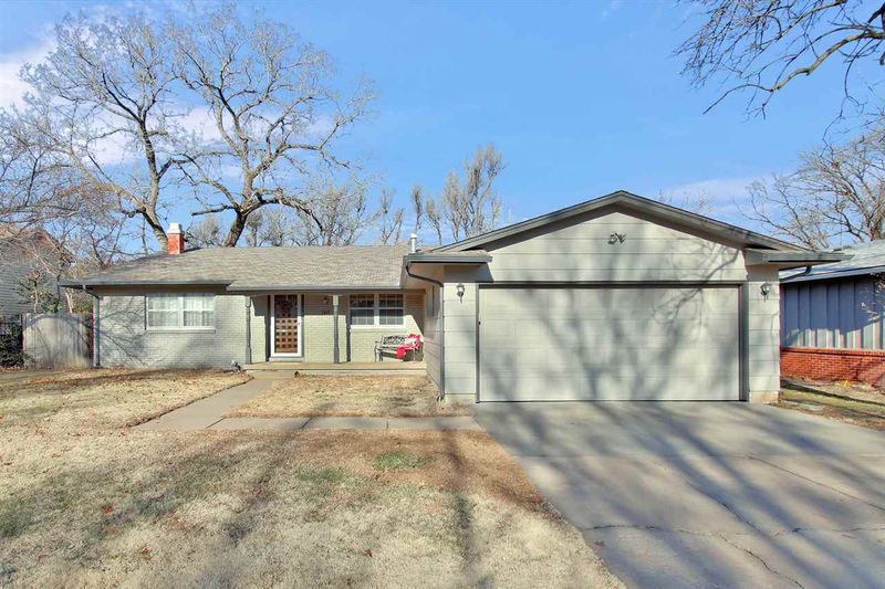 6122 E Edinburg, Bel Aire, KS 67220
