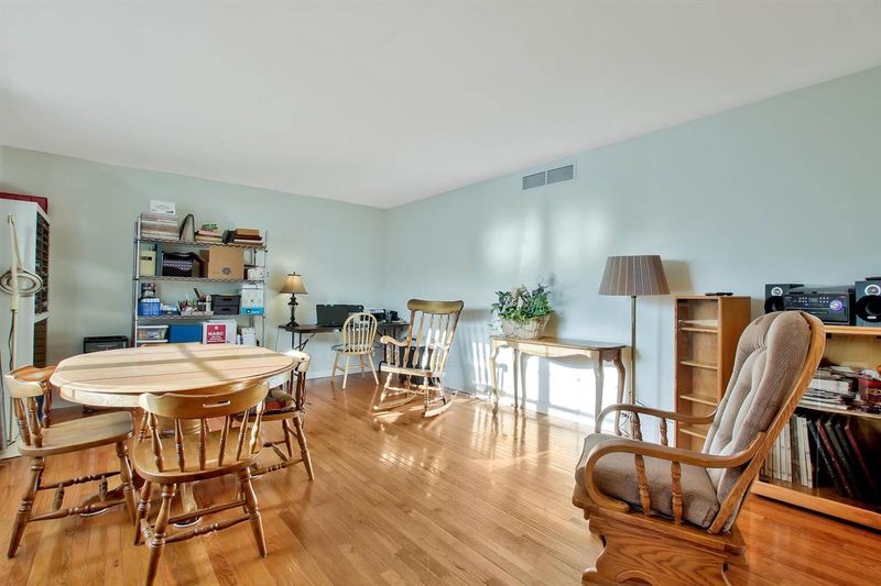 6122 E Edinburg, Bel Aire, KS 67220