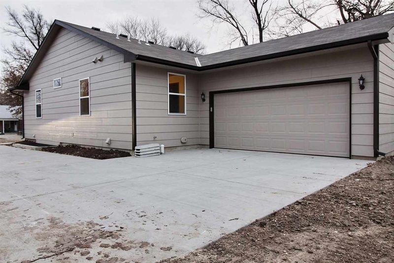 1621 Kenmar St, Wichita, KS 67208