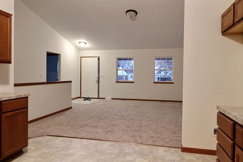 1621 Kenmar St, Wichita, KS 67208