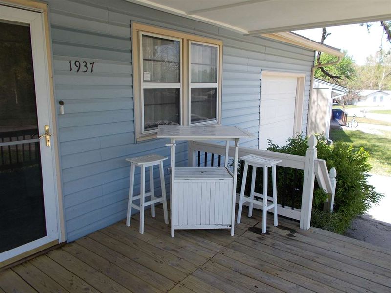 1937 E Gary St, Park City, KS 67219