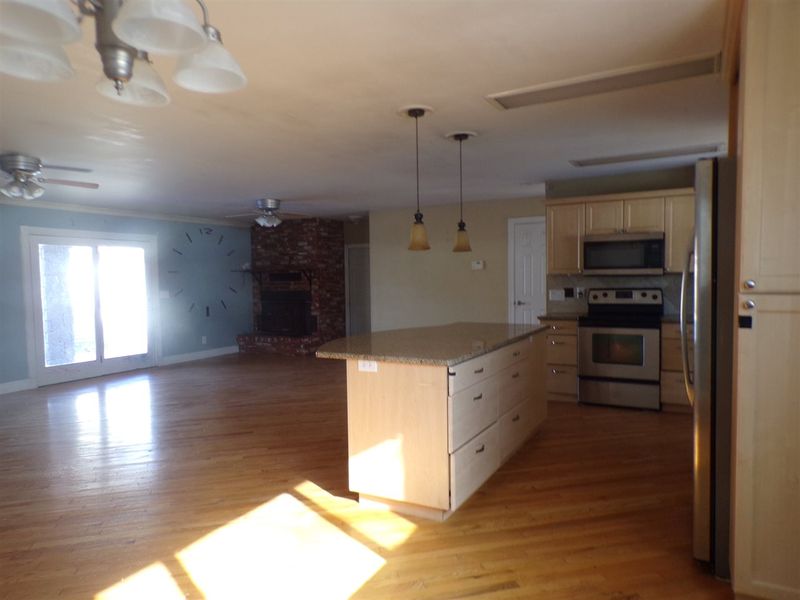 353 S Howe St, Wichita, KS 67209