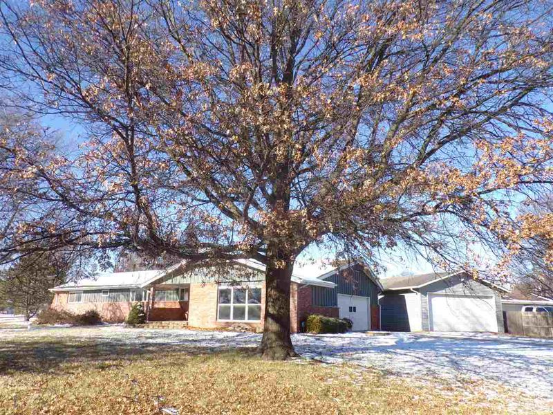 353 S Howe St, Wichita, KS 67209