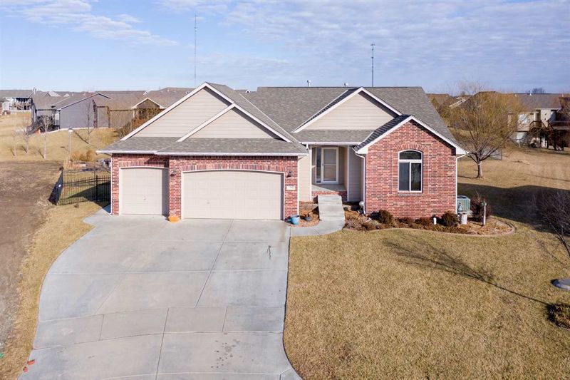 700 W Sandstone Ct, Andover, KS 67002