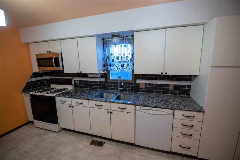 1124 Columbus Ct, Newton, KS 67114