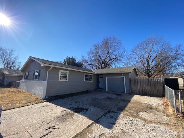 629 N Brownthrush, Wichita, KS 67212