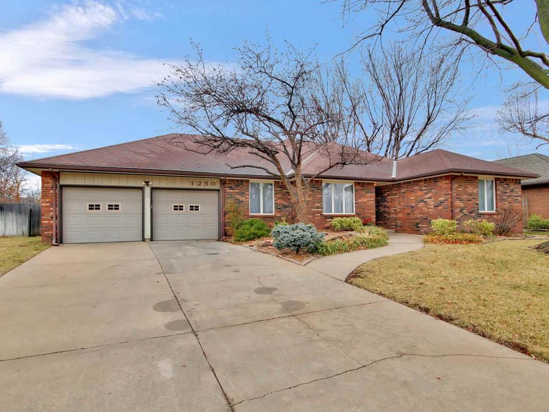 1250 N Armstrong Ct, Derby, KS 67037-2829