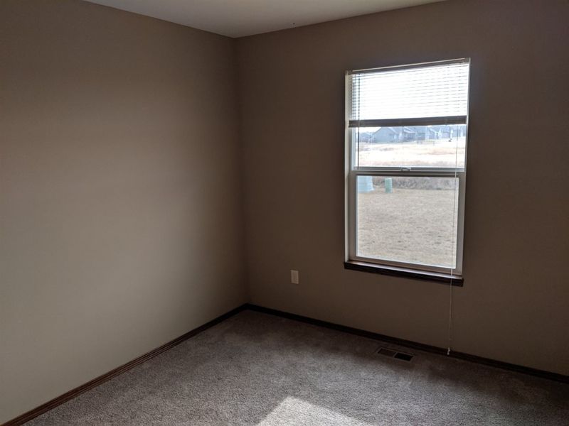 111 Summer Dr, Newton, KS 67114