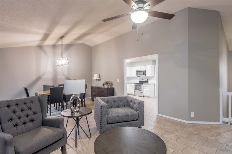 207 E Oak Meadows Rd, Derby, KS 67037