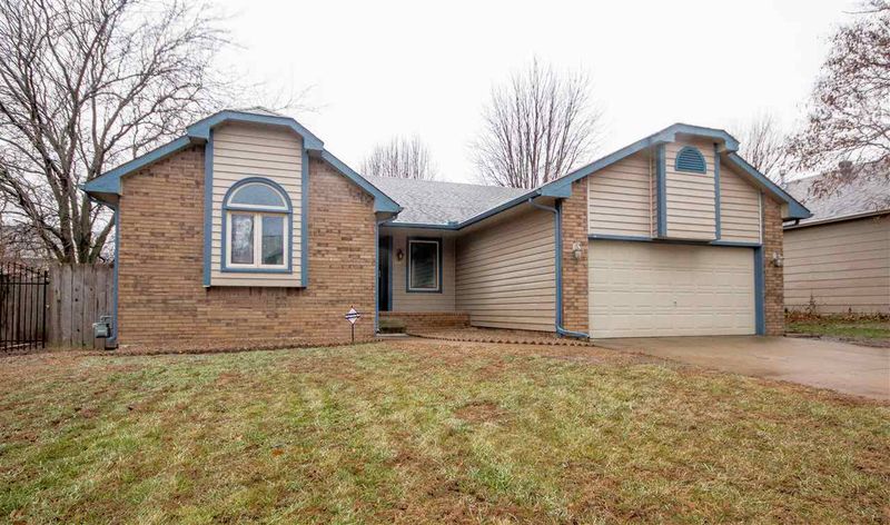 207 E Oak Meadows Rd, Derby, KS 67037
