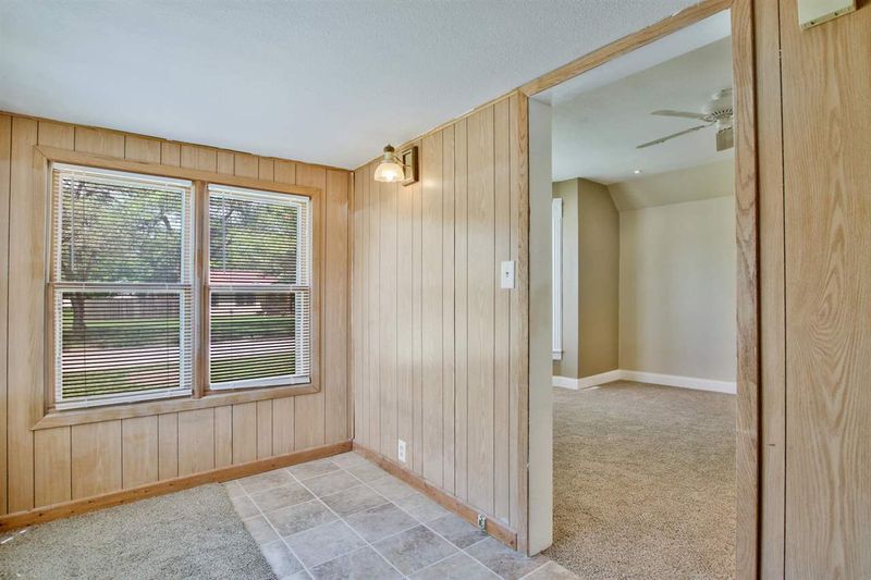 328 W 3rd St, Valley Center, KS 67147