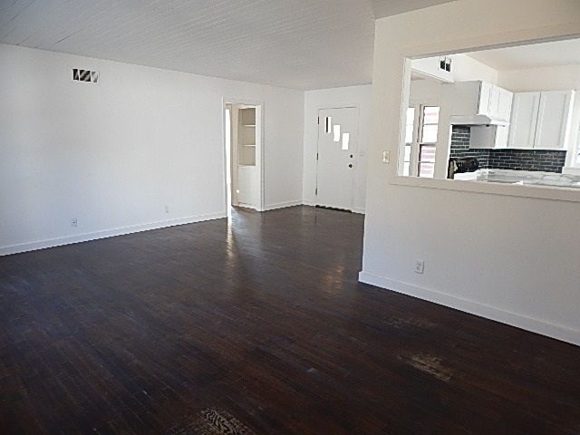 814 College St, Winfield, KS 67156