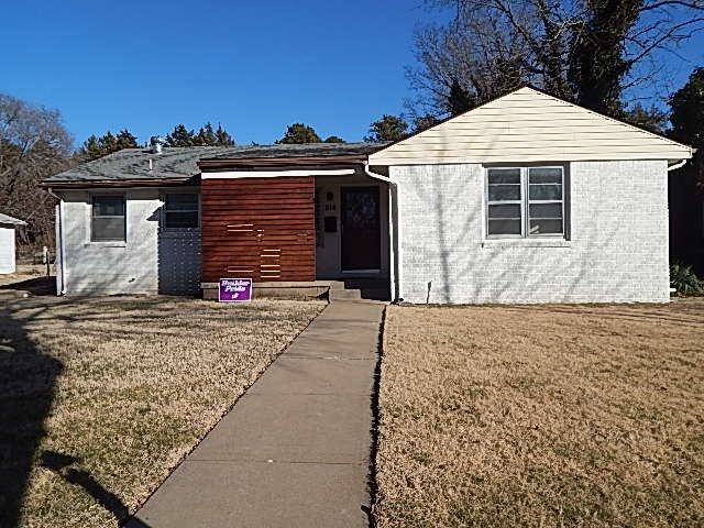 814 College St, Winfield, KS 67156
