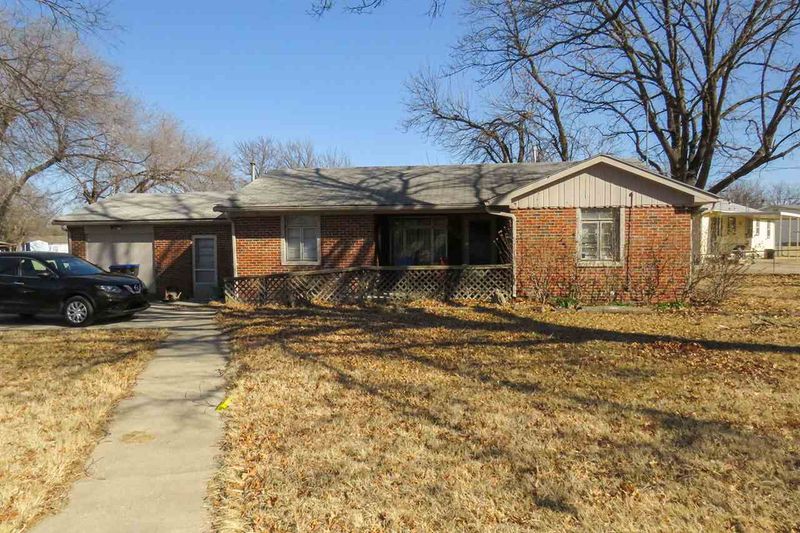 902 Washington Rd, Newton, KS 67114
