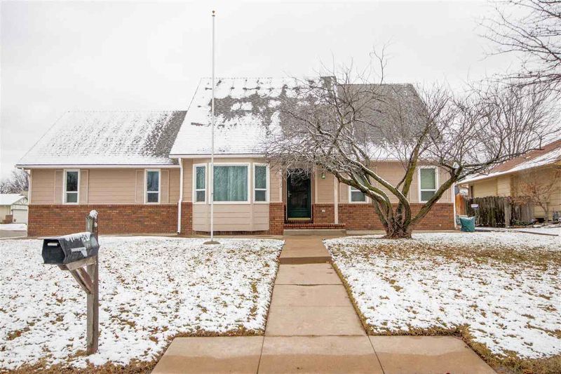 8725 E Hildreth St, Wichita, KS 67207