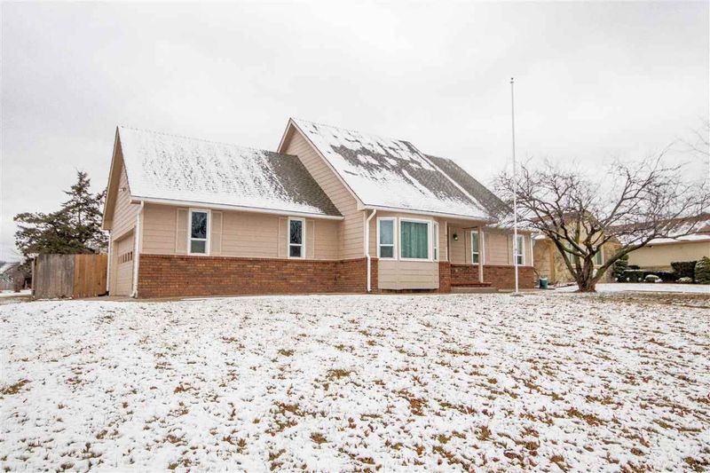 8725 E Hildreth St, Wichita, KS 67207