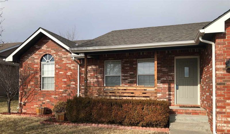 1824 E Glen Hills Dr, Derby, KS 67037
