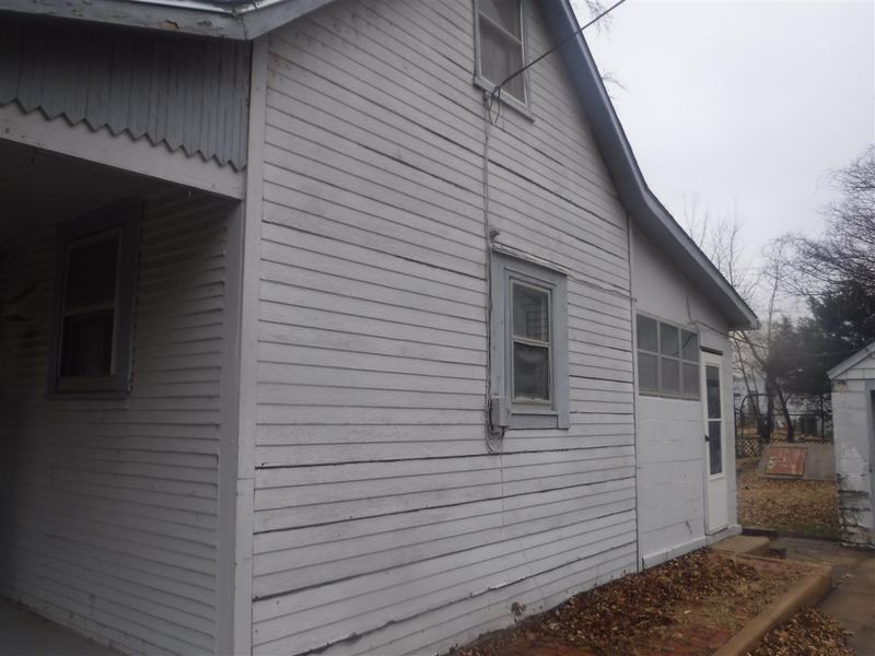 110 Poplar St, Mulvane, KS 67110