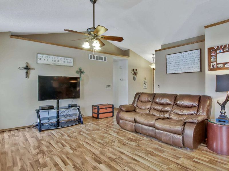 10702 W Havenhurst, Maize, KS 67101
