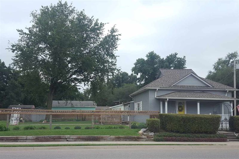 421 W Bridge St, Mulvane, KS 67110