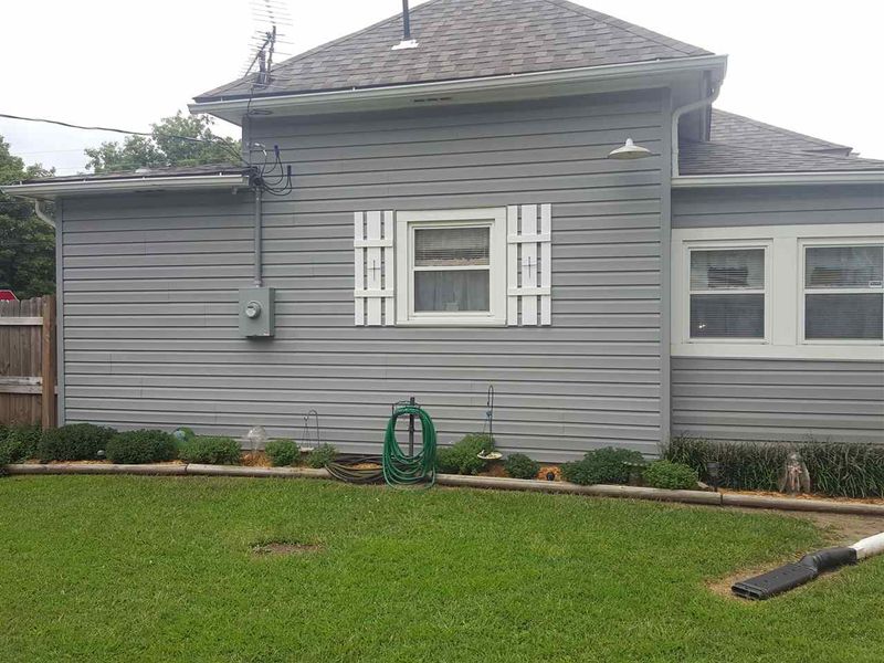 421 W Bridge St, Mulvane, KS 67110