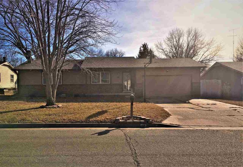 115 April Dr, Mulvane, KS 67110
