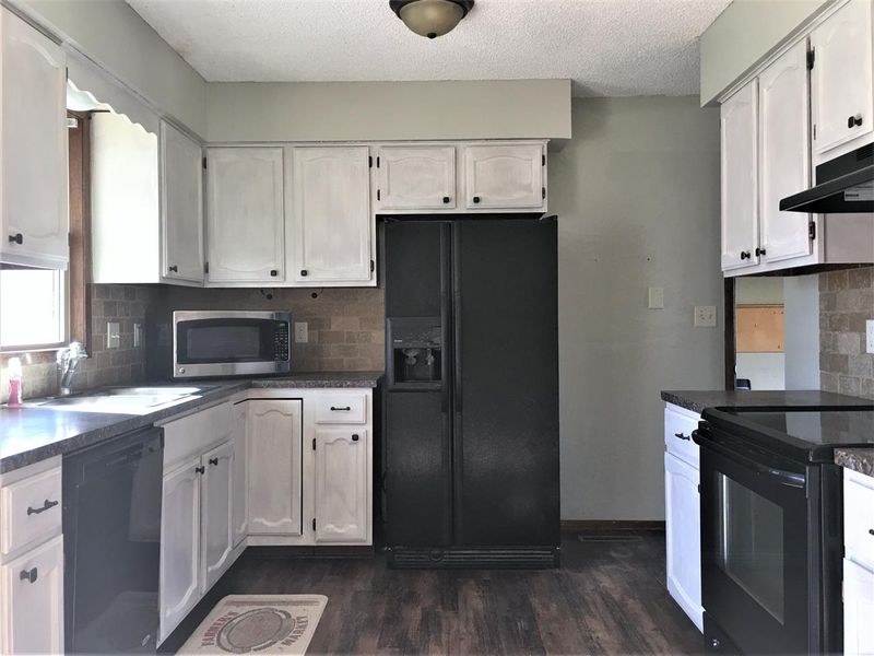 115 April Dr, Mulvane, KS 67110