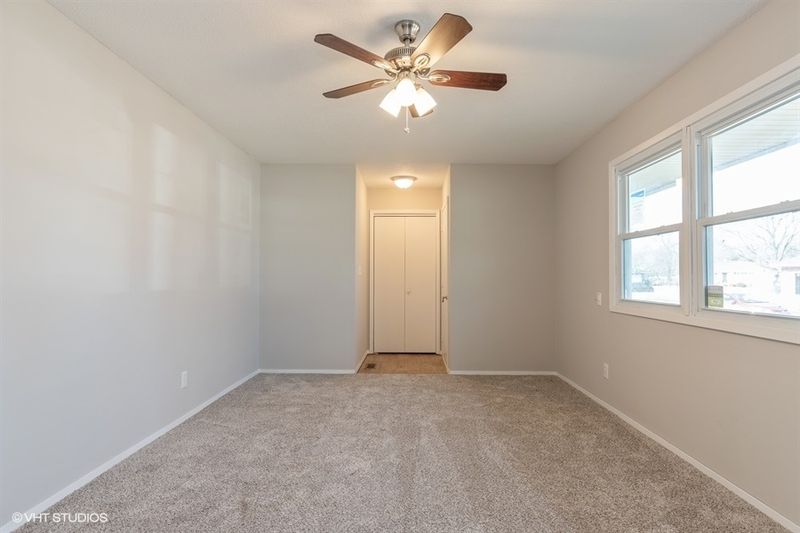 13 Sunset Dr, Hesston, KS 67062
