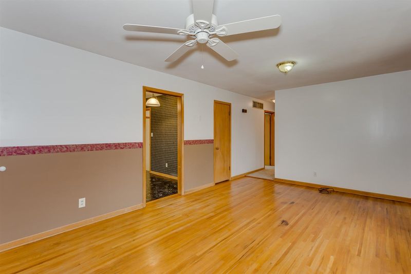 507 Riverdale Dr, Mulvane, KS 67110-1401