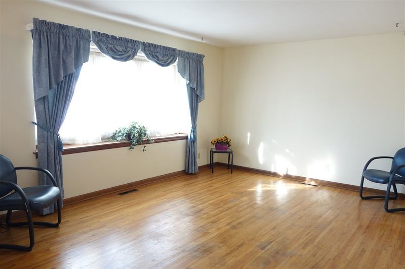 614 Central St, Andover, KS 67002