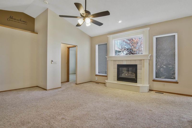 328 Oakmont Ct, Andover, KS 67002