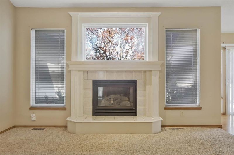 328 Oakmont Ct, Andover, KS 67002