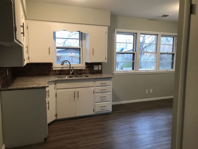 2916 S Bennett Ave, Wichita, KS 67217