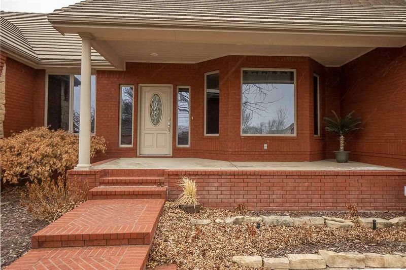 1612 W Highlander Ct, Andover, KS 67002