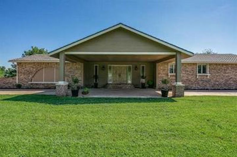 508 N Rainbow Lake Rd, Wichita, KS 67235