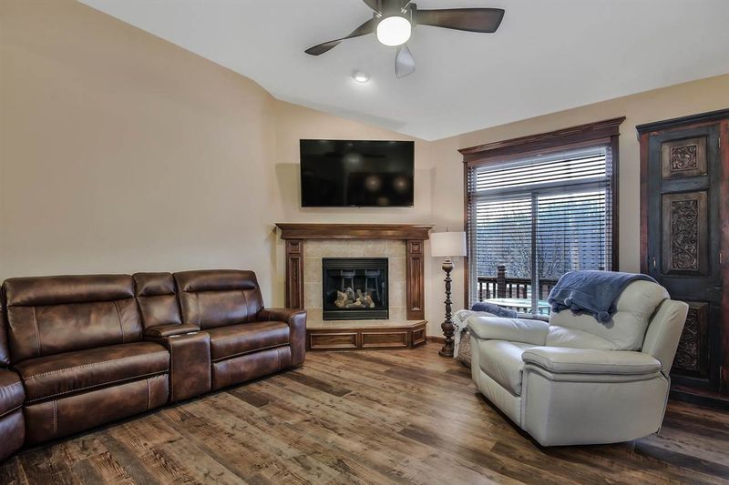 121 E Timber Creek Ct, Haysville, KS 67060