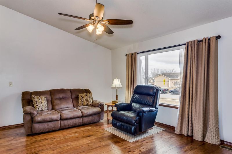 918 E Splitwood Way St, Derby, KS 67037
