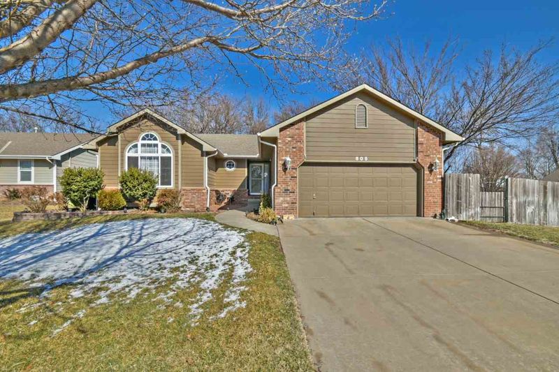 805 S Carriage Ct, Maize, KS 67101