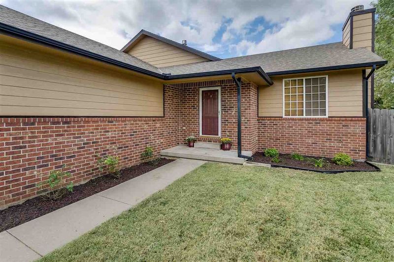 4848 E Ashton St, Bel Aire, KS 67220