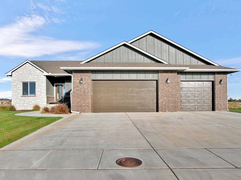 505 S Horseshoe Bnd, Maize, KS 67101