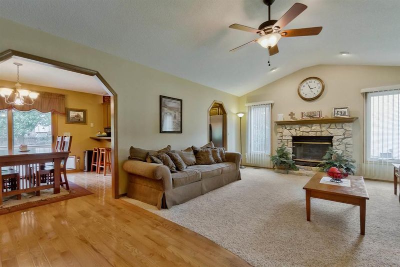 4248 N Eagle Lake Ct, Bel Aire, KS 67220