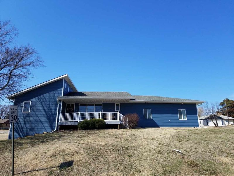 1304 N H St, Wellington, KS 67152