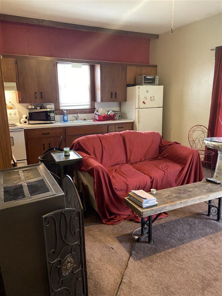 715 W 3rd, Halstead, KS 67056