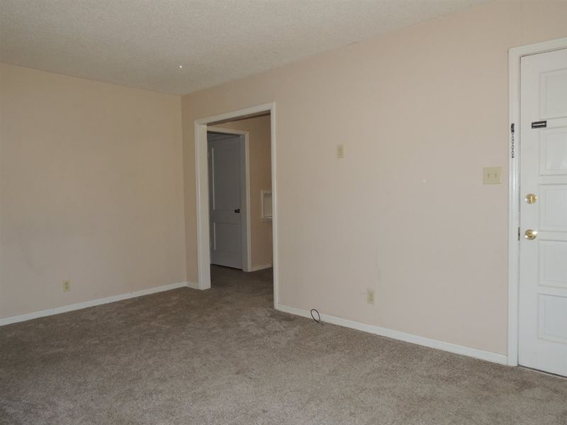 2633 E Sennett St, Wichita, KS 67211
