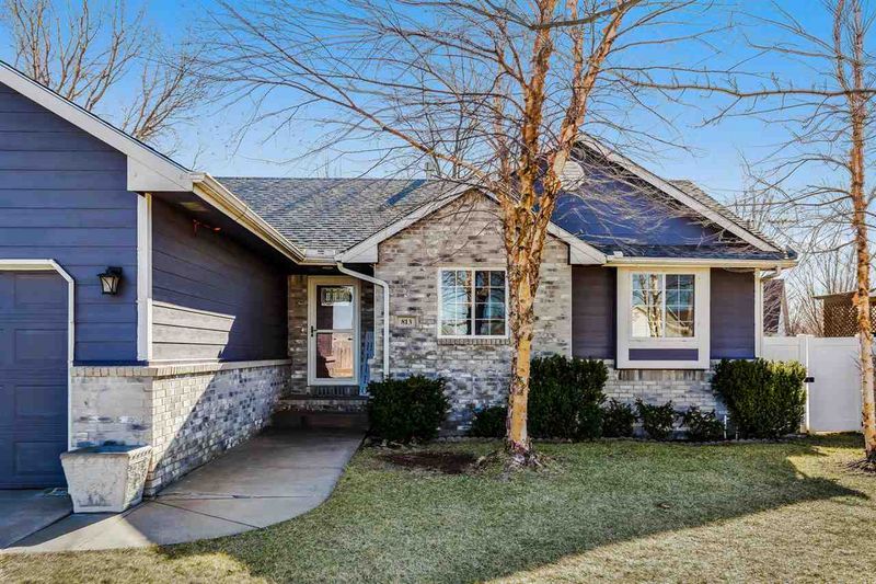 813 E Northgate Ln, Augusta, KS 67010