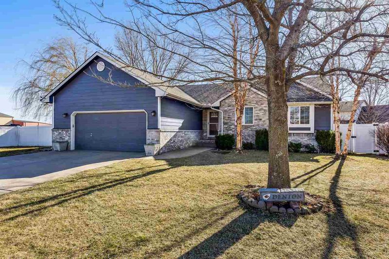 813 E Northgate Ln, Augusta, KS 67010