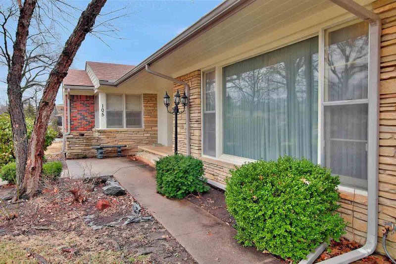 105 Courtleigh St, Wichita, KS 67218
