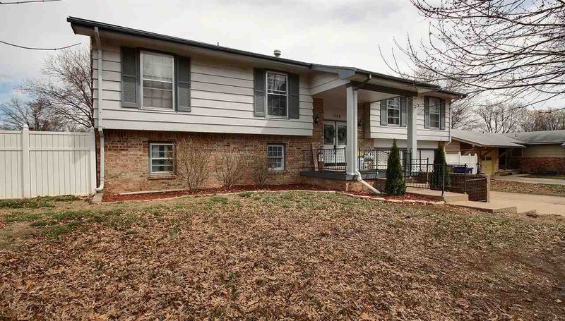 936 Wedgewood Dr, Derby, KS 67037