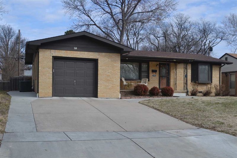 3902 Meadow Ln, Wichita, KS 67218